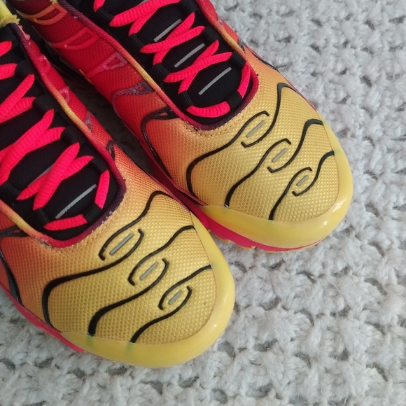 Nike Air Max Plus \'Chrome Yellow\' size 6y